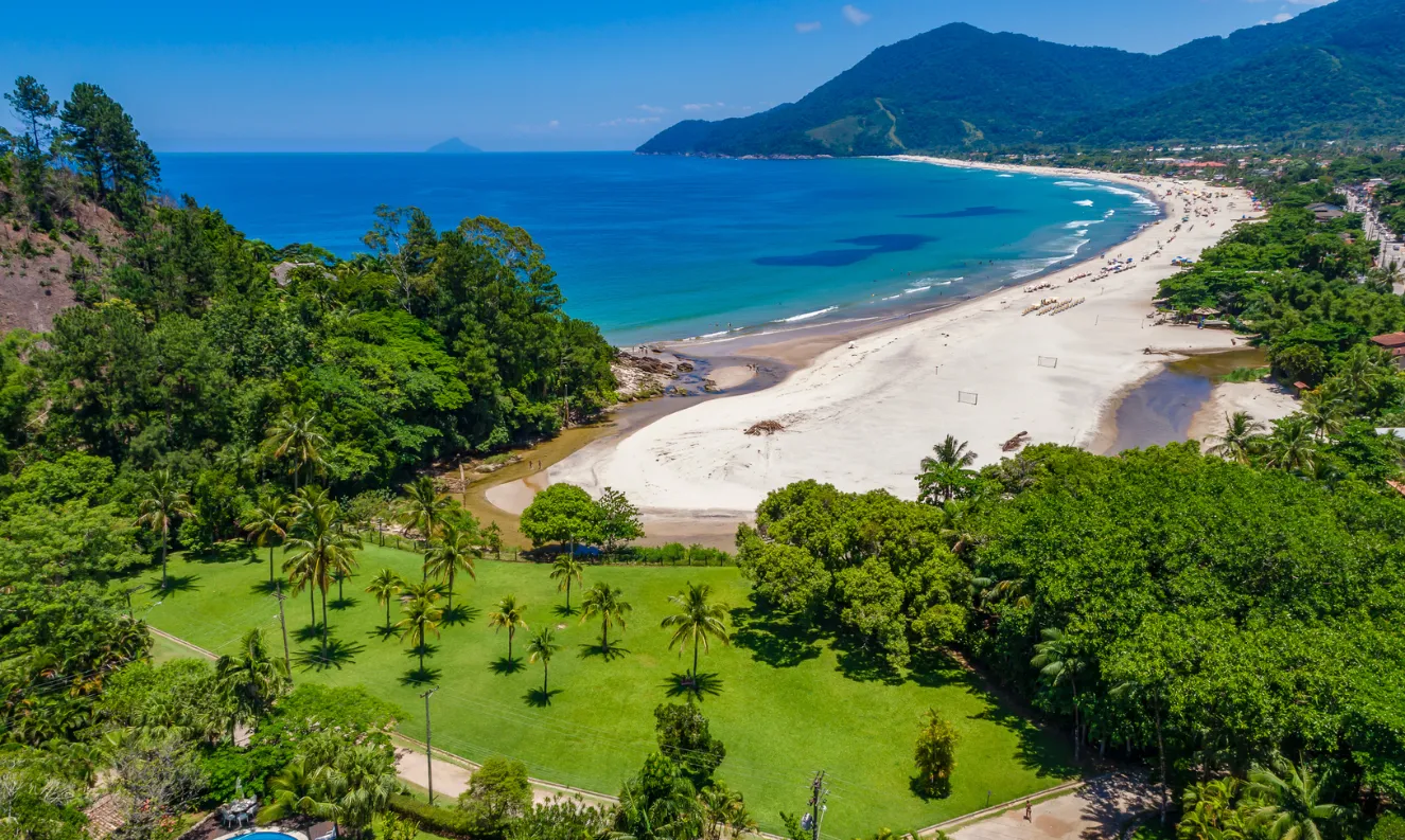 Praias Desertas e Trilhas Secretas: O Litoral Selvagem que Encanta os Aventureiros